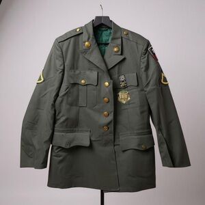 1979 US Army Dress Green Uniform Jacket Mens 38R PFC 1st Army Cold War Coat